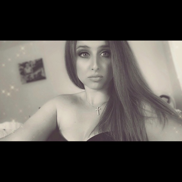 Meet your Posher, Emily - Picture 1 of 1